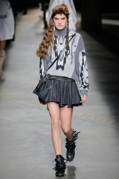 Look 15